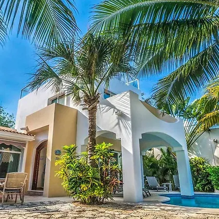 Paraiso Villa By Chezplaya
